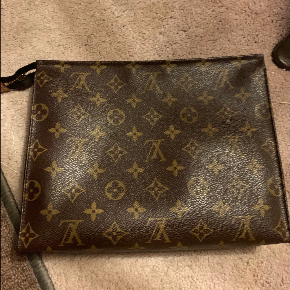 LV Toiletry 26 💯 Authentic